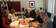El Defensor del Pueblo andaluz mantiene un encuentro con la consejera de Cultura y Patrimonio Histórico