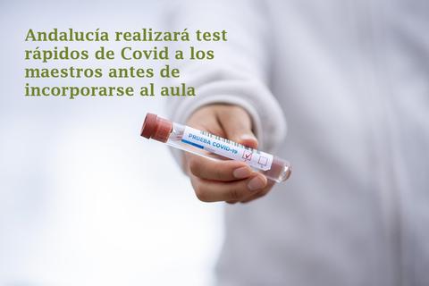 Medico mostrando un test de COVID19