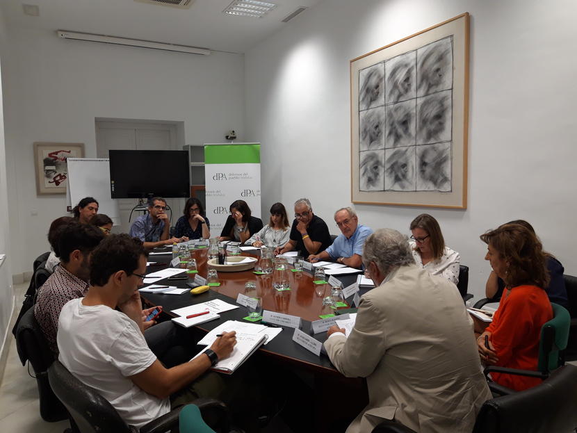 Trabajamos por la acogida de menores extranjeros no acompañados Trabajamos por la acogida de menores extranjeros no acompañados