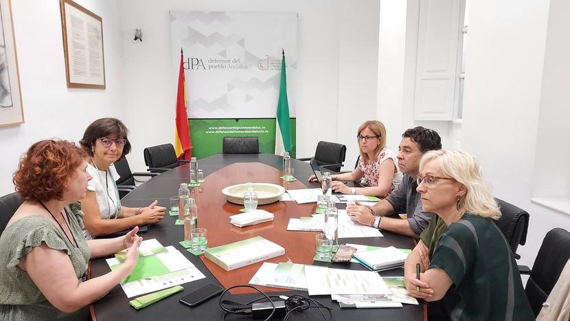 Recibimos la visita del síndic de greuges de Barcelona en nuestra sede Recibimos la visita del síndic de greuges de Barcelona en nuestra sede