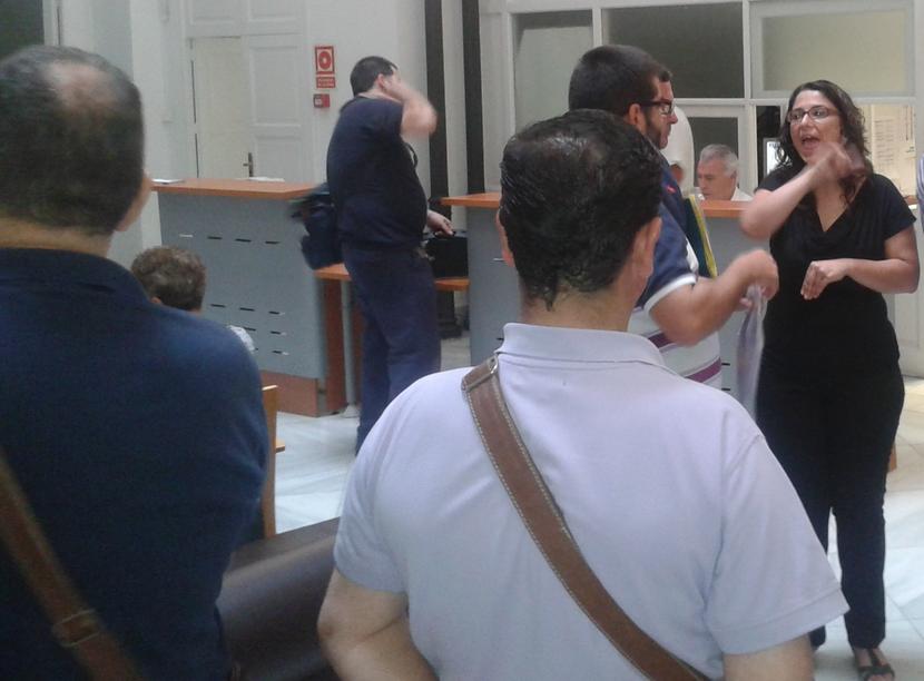 QUEJA COLECTIVOS DE PERSONAS SORDAS DE SEVILLA QUEJA COLECTIVOS DE PERSONAS SORDAS DE SEVILLA