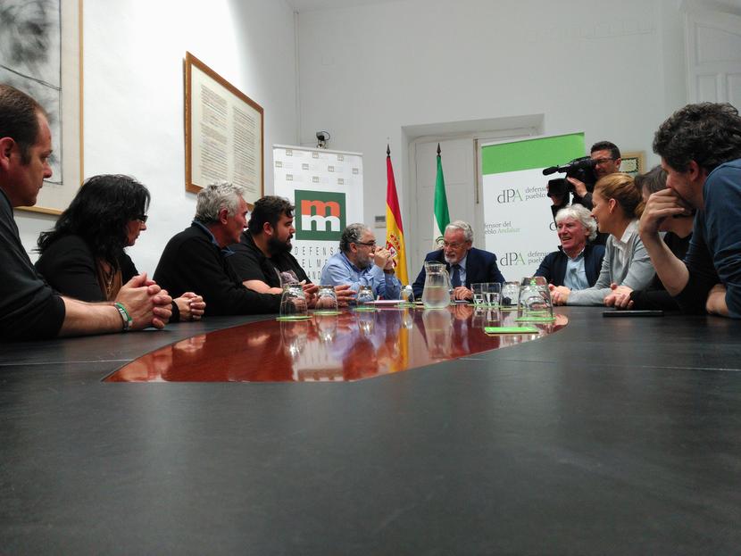 El Defensor recibe a familiares del edil jiennense Andrés Bódalo