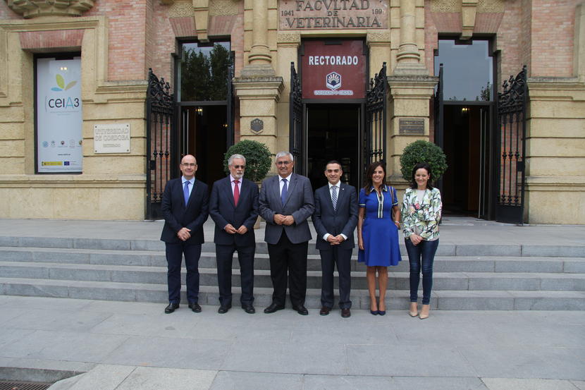 Jesús Maeztu destaca el papel de los defensores universitarios ante los nuevos retos de la Universidad Jesús Maeztu destaca el papel de los defensores universitarios ante los nuevos retos de la Universidad