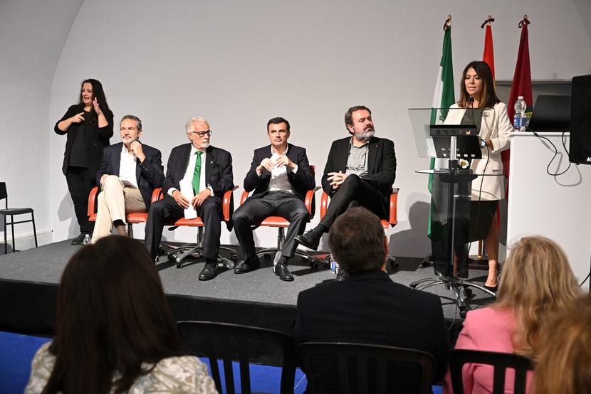 La Defensoría de la Infancia y Save the Children alientan a proteger los derechos digitales de los niños y las niñas en Andalucía