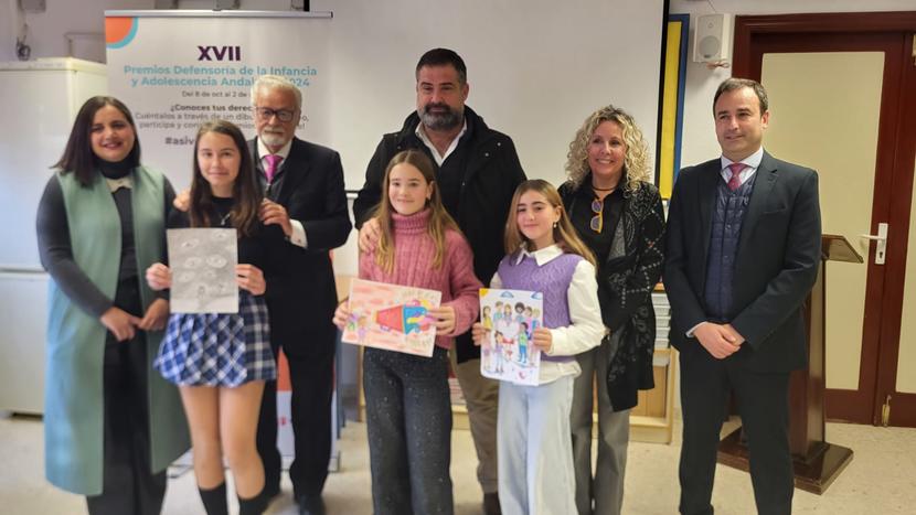 El Defensor de la Infancia entrega el XVII Premio Así veo mis derechos a una alumna del colegio Maestro Juan Díaz Hachero de Cartaya
