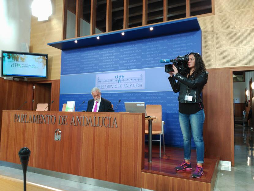 El 60% de las actuaciones del dPA en 2015 afecta al Estado de Bienestar. Entrega del Informe Anual en el Parlamento de Andalucía El 60% de las actuaciones del dPA en 2015 afecta al Estado de Bienestar. Entrega del Informe Anual en el Parlamento de Andalucía