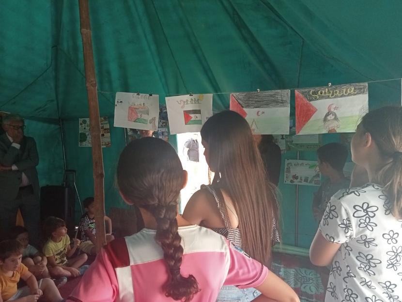 El Defensor de la Infancia conoce el proyecto educativo "Aulas refugio" sobre la situación del pueblo saharaui