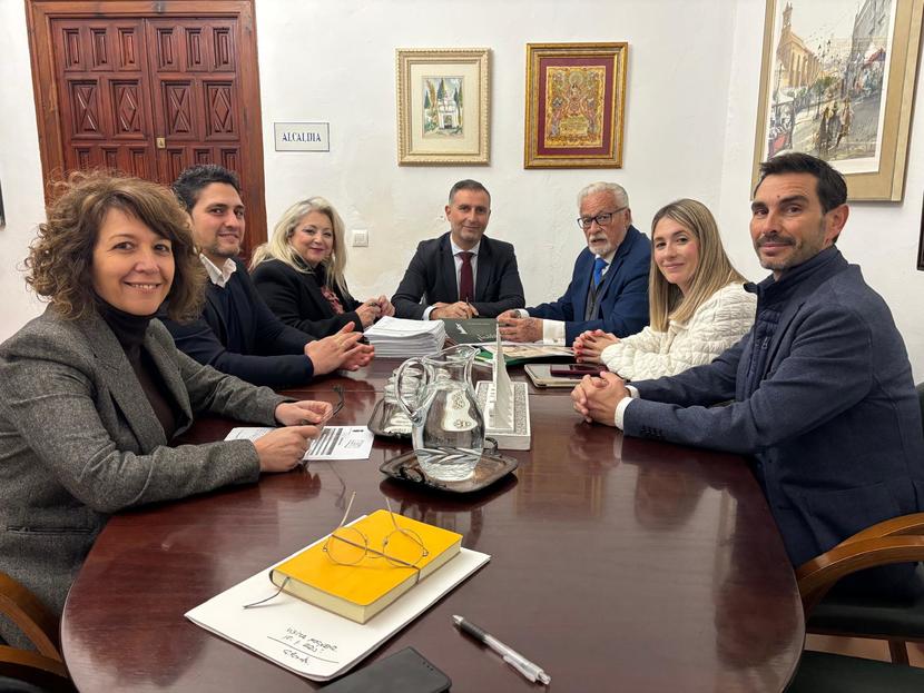El Defensor conoce las preocupaciones sociales y sanitarias de Moguer 