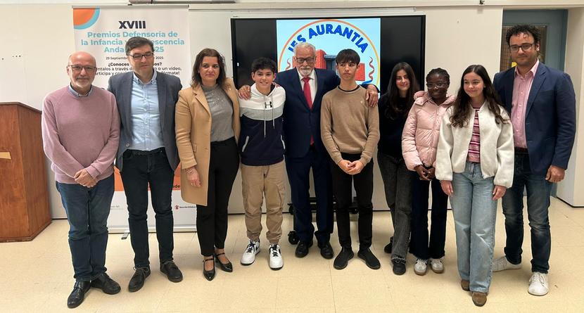 El Defensor de la Infancia y la Adolescencia entrega el XVIII Premio Así veo mis derechos al IES Aurantia en Benahadux, Almería