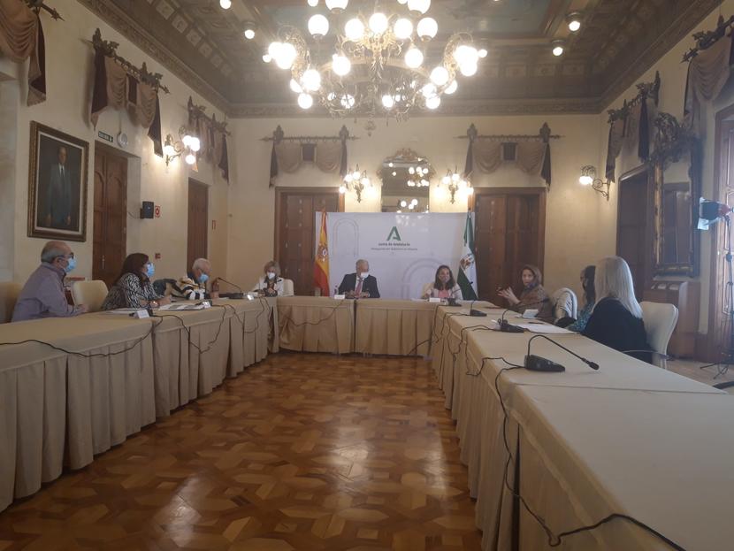 El Defensor del Pueblo andaluz ofrece su colaboración para impulsar un cambio de modelo en las residencias de mayores El Defensor del Pueblo andaluz ofrece su colaboración para impulsar un cambio de modelo en las residencias de mayores