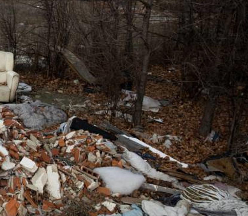 Investigamos la situación de un vertedero incontrolado en los alrededores del arroyo del Cuarto, en Málaga Investigamos la situación de un vertedero incontrolado en los alrededores del arroyo del Cuarto, en Málaga