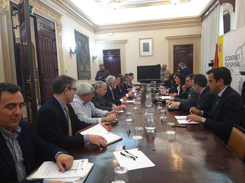 El Defensor insta a que se solucionen ya los problemas por los cortes de luz en Granada El Defensor insta a que se solucionen ya los problemas por los cortes de luz en Granada